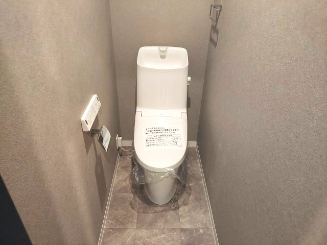 宝塚市小浜5丁目一戸建のトイレ|温水洗浄便座付き