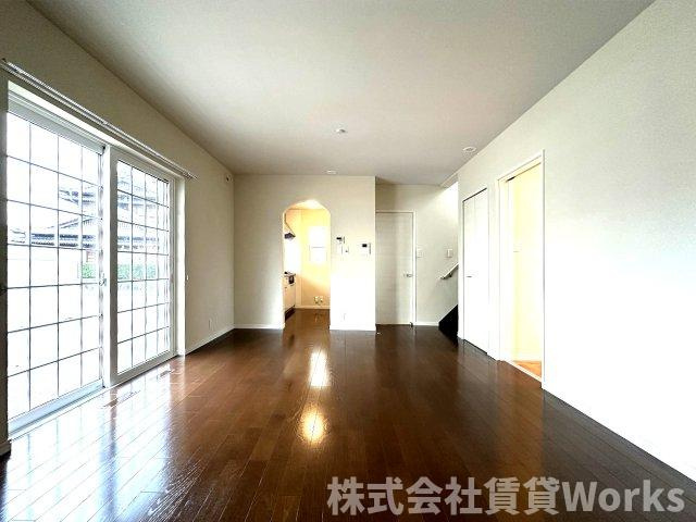 ル・クレール南田宮Aの居間・リビング|こちらの居間で趣味の時間をお楽しみください