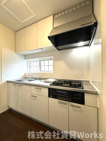 ル・クレール南田宮Aのキッチン|コンパクトなキッチンで掃除もラクラク