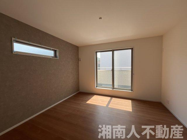 平塚市平塚３丁目　新築戸建の洋室|広々とした洋室です