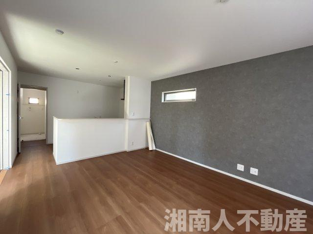 平塚市平塚３丁目　新築戸建の居間・リビング|使いやすいリビングです