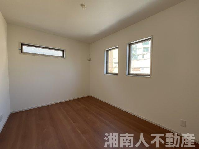 平塚市平塚３丁目　新築戸建の洋室|広々とした洋室です