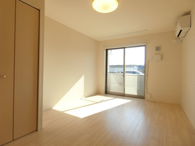 メゾン　ド　グラティアの居間・リビング