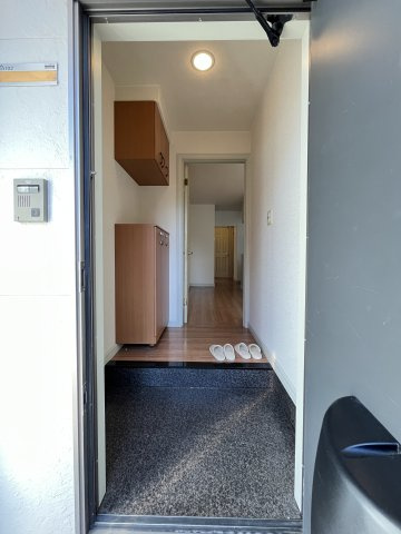 キャピタル旗ヶ崎の玄関