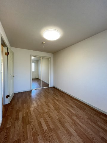 キャピタル旗ヶ崎の洋室