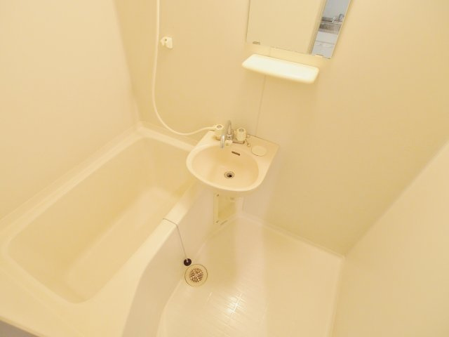 レジデンス京才の浴室