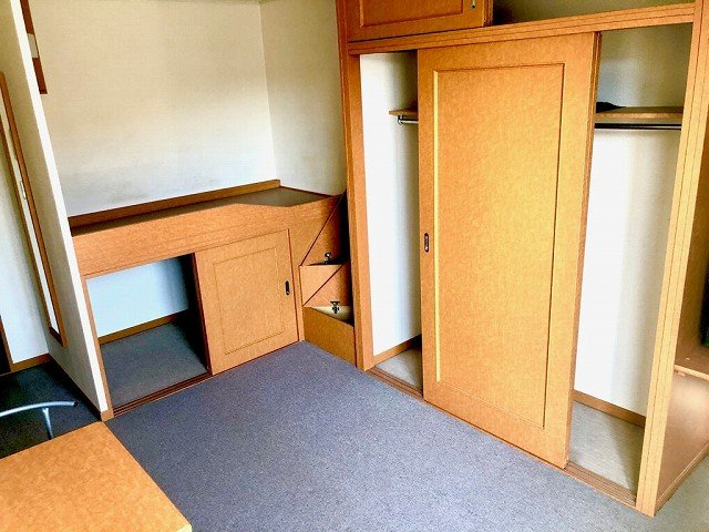 レオパレスＫＡＳＡＧＩの寝室|１Fはフローリング仕様・２Ｆはカーペット仕様になります。