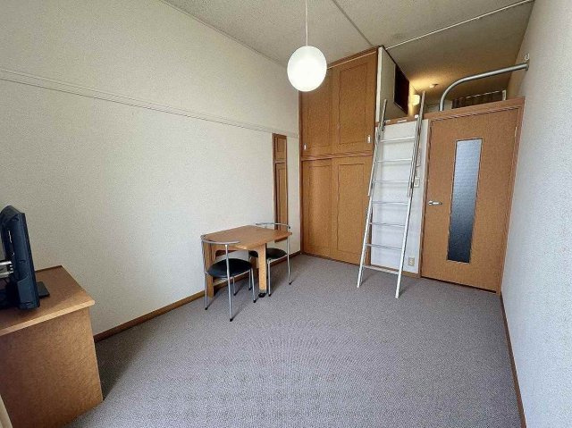 レオパレスフルール竹ノ下の居間・リビング