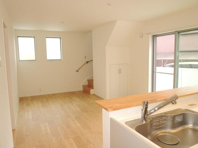 川崎市多摩区菅６丁目のテラスの居間・リビング