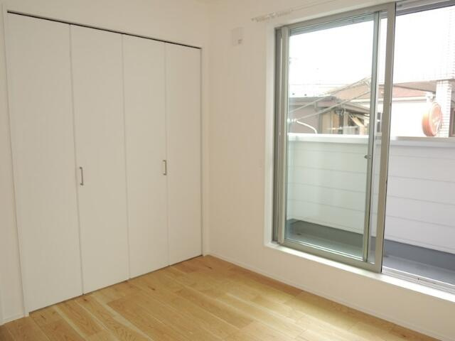 川崎市多摩区菅６丁目のテラスの洋室