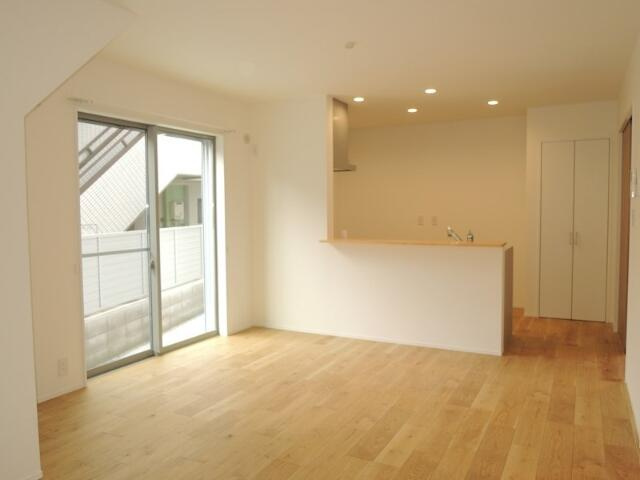 川崎市多摩区菅６丁目のテラスの居間・リビング