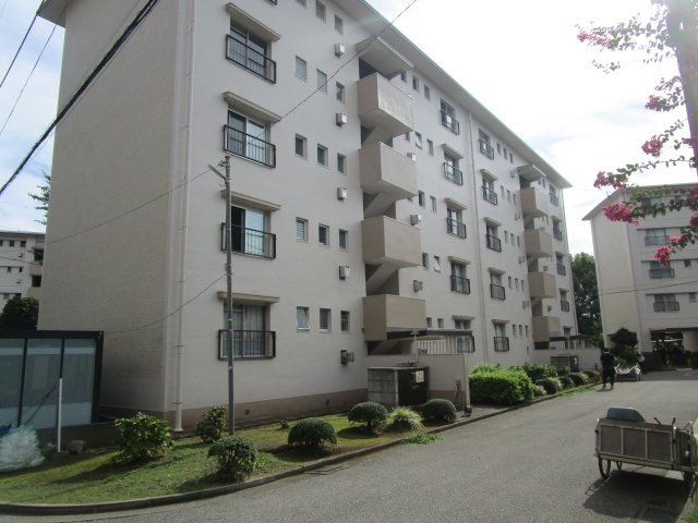 高塚団地2街区1号棟の外観