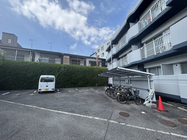 ヴィラ城山の駐車場