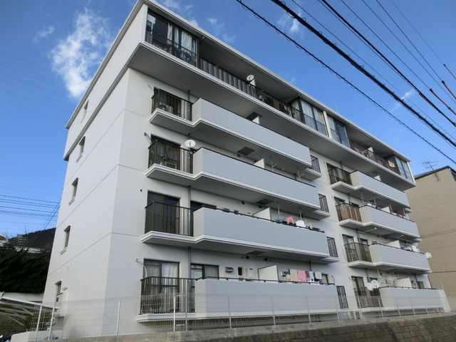 井口台サンハイツの外観