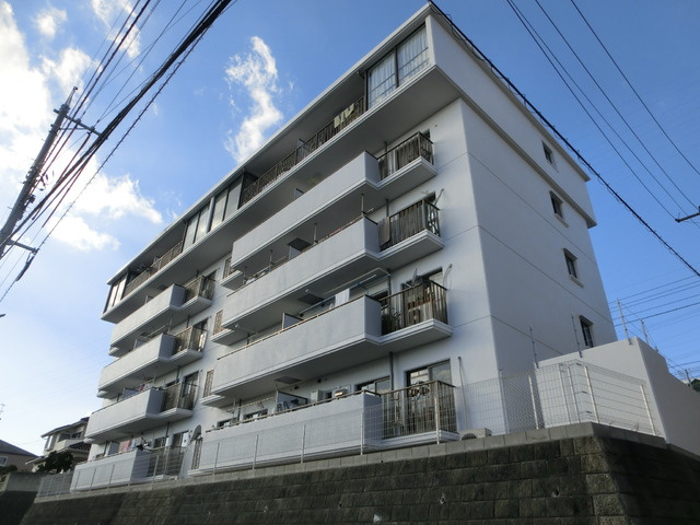 井口台サンハイツの外観