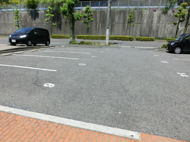 井口台サンハイツの駐車場