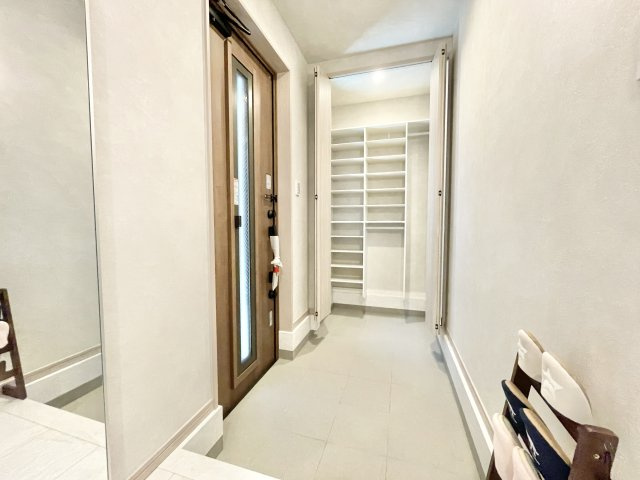 枚方市大峰元町2丁目　新築未入居の玄関|落ち着いた玄関です