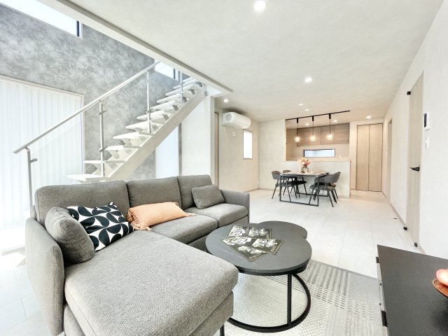 枚方市大峰元町2丁目　新築未入居の居間・リビング|使いやすい居間です