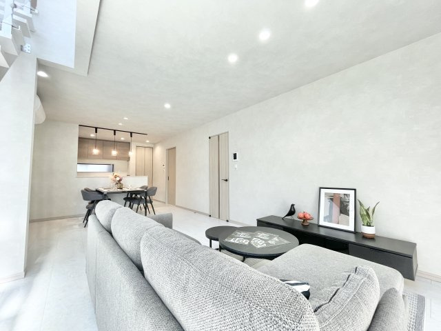 枚方市大峰元町2丁目　新築未入居の居間・リビング|使いやすいリビングです