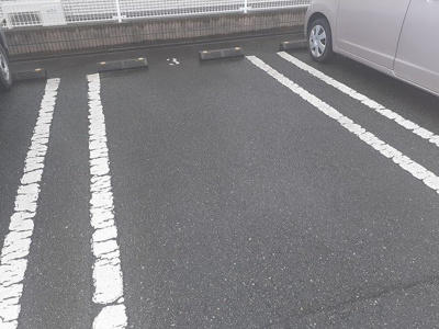 【駐車場】 | スモールヴィレッジ | 駐車場に車を止められます