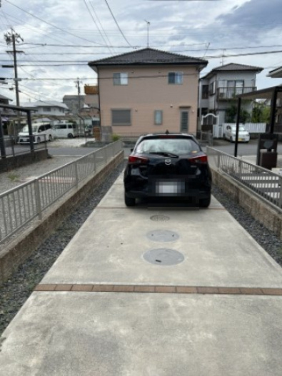 中古住宅　稲里の駐車場
