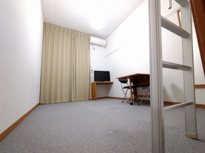 【居間・リビング】 | レオパレスミヤⅡ | 1階はフローリング仕様です。