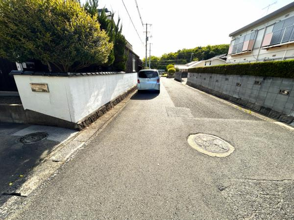【前面道路含む現地写真】
