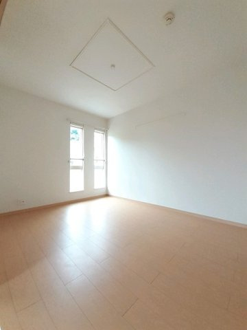 センスの内装|明るい室内です