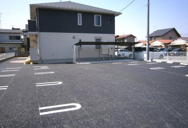 フィオーレの駐車場
