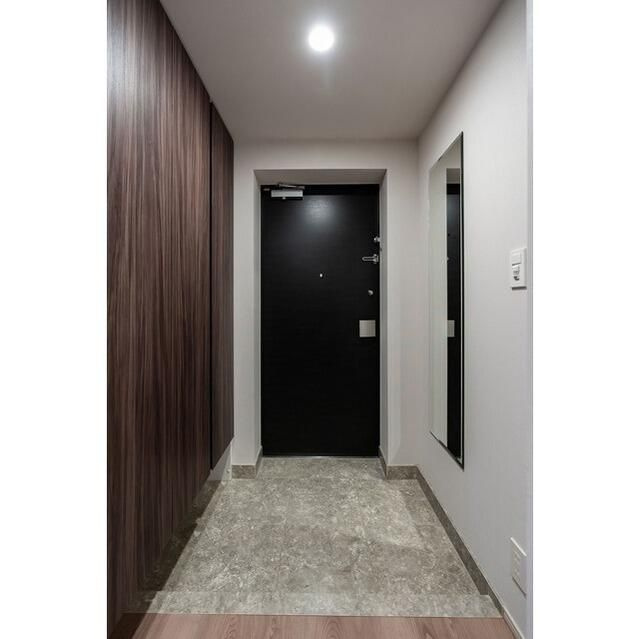 コンフォリア・リヴ東中野の玄関