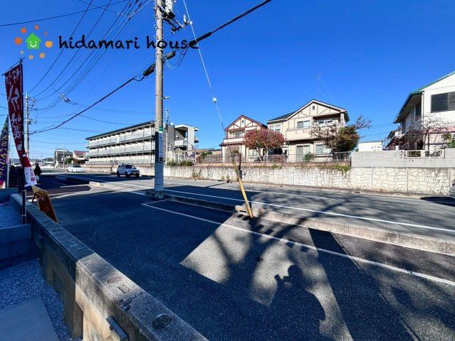 桶川市上日出谷南4期　新築戸建　グラファーレ01の前面道路含む現地写真