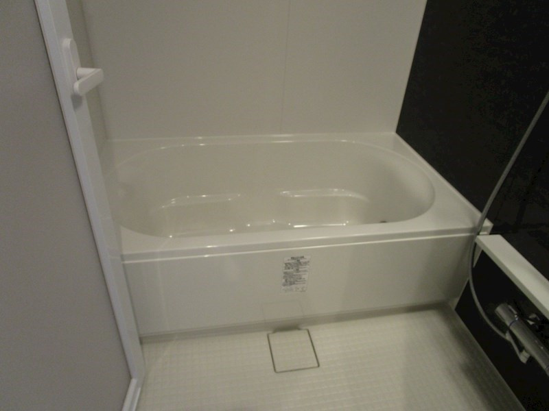 ラトゥール代官町EASTの浴室