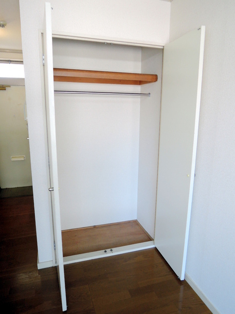 エステート目黒の収納|奥行きあるクローゼットを完備。