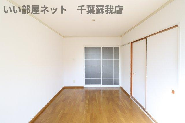 ファーストヴューラ　八番館の寝室|開放的な寝室です