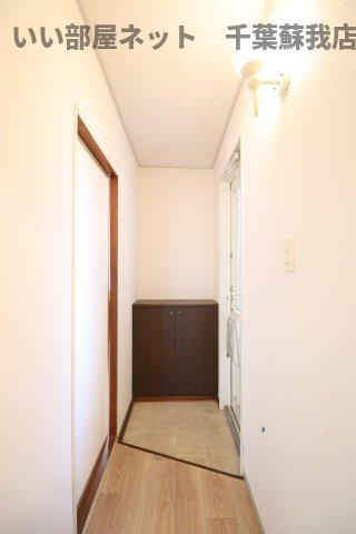 ファーストヴューラ　八番館の玄関|明るい玄関です