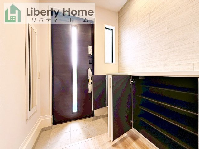 守谷市薬師台8期　新築戸建の玄関