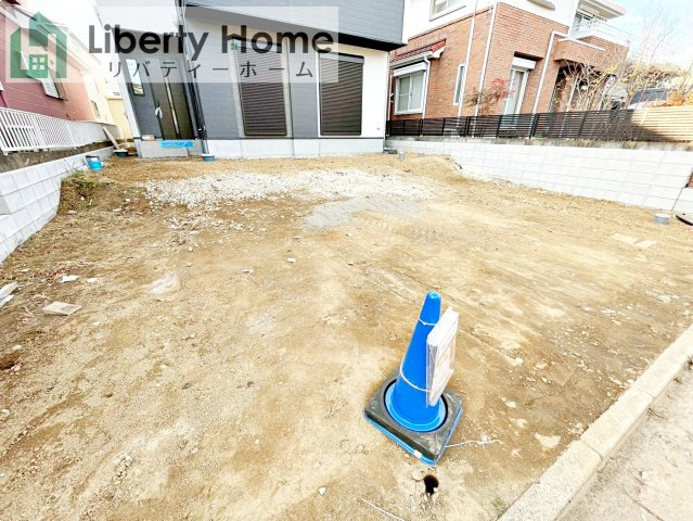 守谷市薬師台8期　新築戸建の前面道路含む現地写真