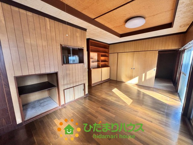 幸手市千塚　中古一戸建ての居間・リビング
