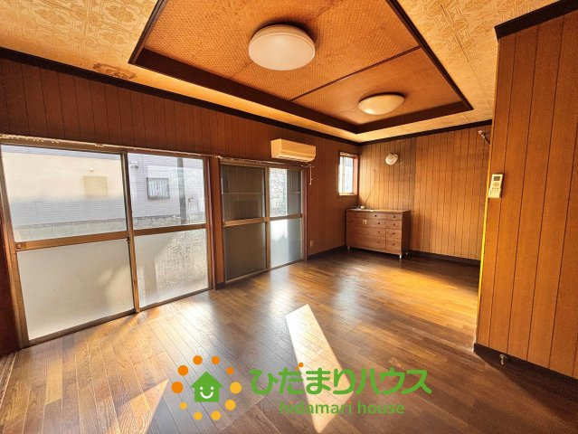 幸手市千塚　中古一戸建ての居間・リビング