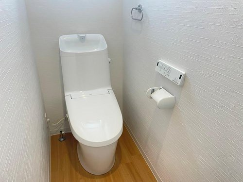 寒河江市西根【建売】のトイレ|節水タイプのトイレは水道代の節約に繋がります。