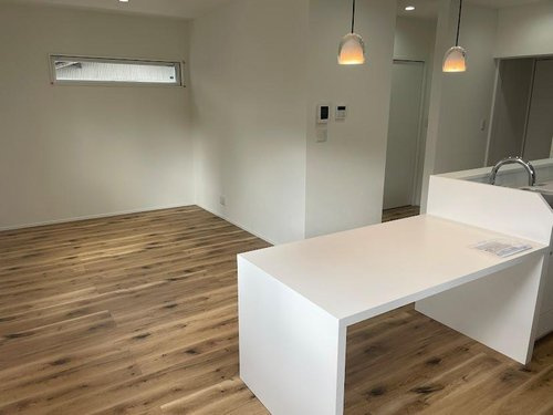 寒河江市西根【建売】の居間・リビング|リビングは広々です。家族の団欒の場として家庭を包みます。