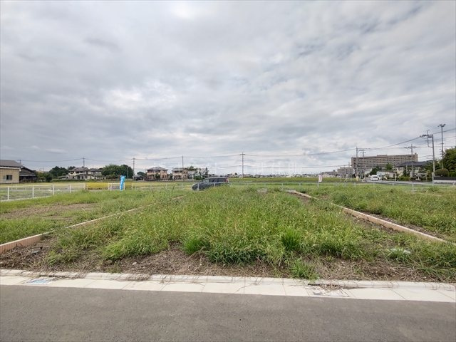【前面道路含む現地写真】 | 川越市鴨田　全9区画　D区画 | 住環境良好です