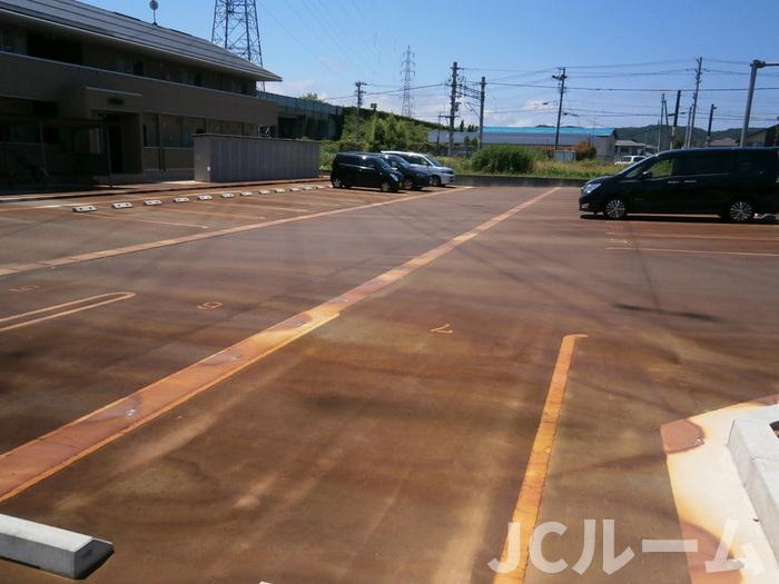 サンリジュールの駐車場