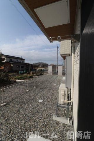 柏崎市豊町のアパートの庭