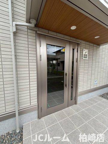 柏崎市豊町のアパートのエントランス