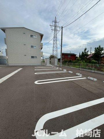 柏崎市豊町のアパートの駐車場