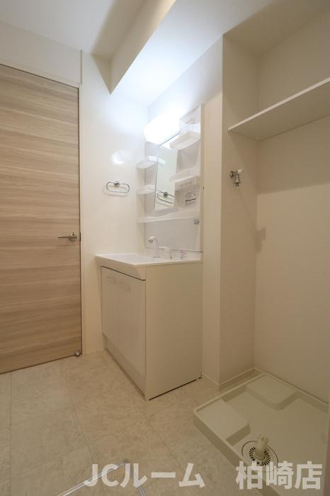 柏崎市豊町のアパートの独立洗面台