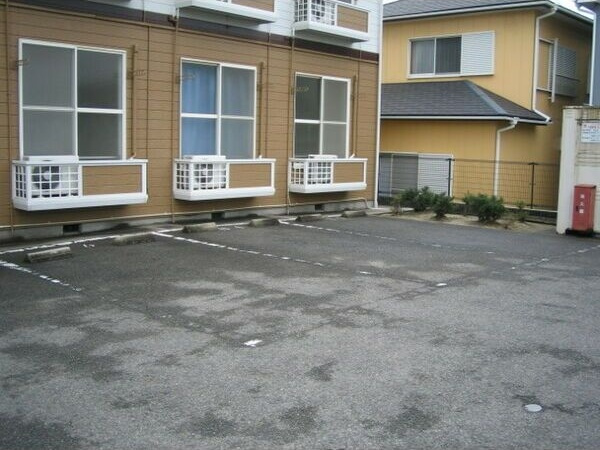 サニーテラス富貴ノ台Ⅱの駐車場