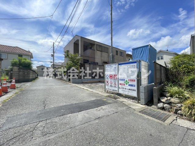 日の出町平井　新築戸建の前面道路含む現地写真