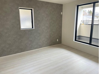 【寝室】 | 東根市神町東【新築建売住宅】2号棟 | 大きいベットを置いてもスペースの取れる寝室です。